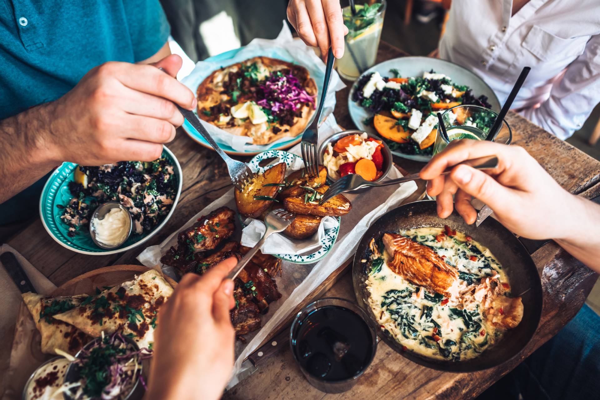 enjoying-lunch-with-friends
